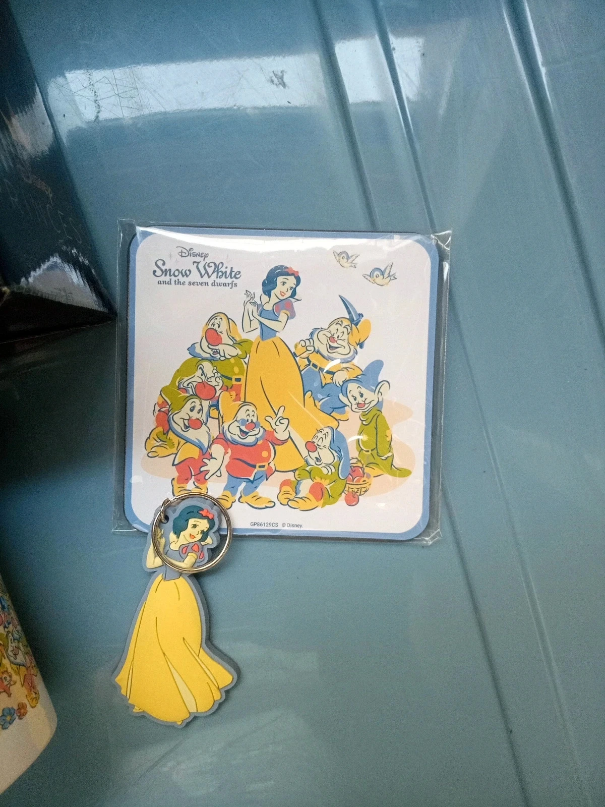 Set de regalo Disney Princesa Blancanieves (Taza, Posavasos, Llavero) – photo 4